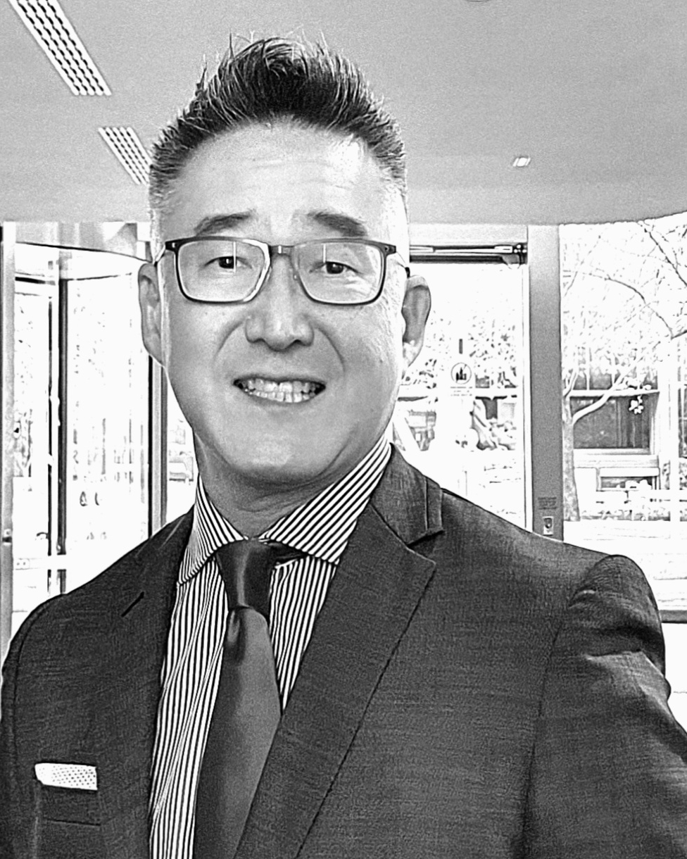 Portrait of Tim Sunwoo